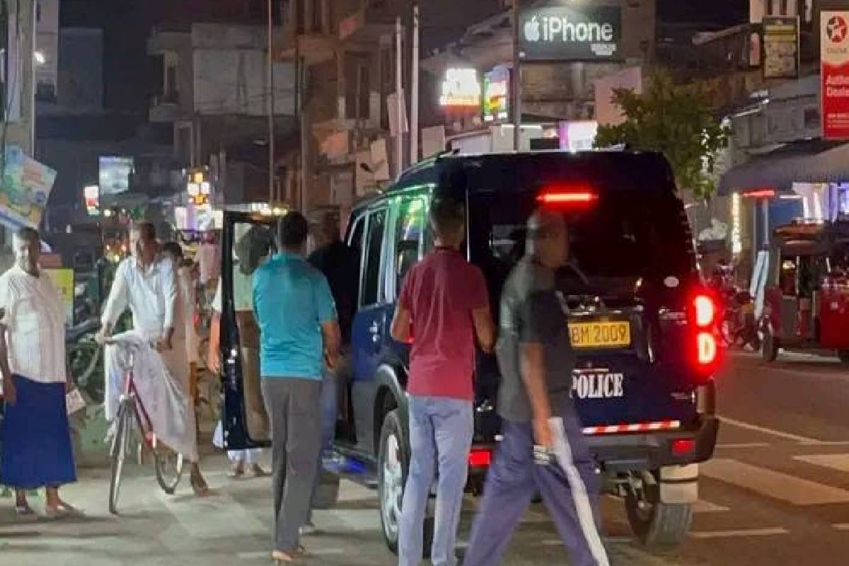 பாதயாத்திரீகர்களுடன் பயணித்த நாயை உதைத்த நபர் கைது | Man Arrested For Kicking Subramanian In Tamil Area