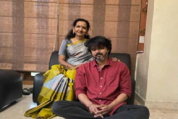 வதந்திக்கு முற்றுப்புள்ளி வைத்த நடிகர் விஜய்; வைரலாகும் புகைப்படம்! | Actor Vijay Put An End To Rumours Viral Photo