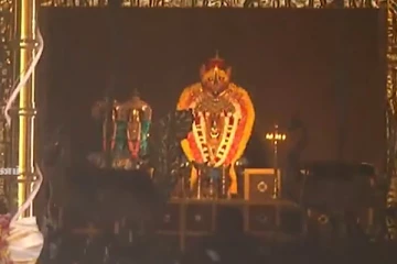 ஐந்தாம் நாள் உற்சவத்தில் வள்ளி, தெய்வானை சமேதராக காட்சியளித்த நல்லூர் கந்தன்