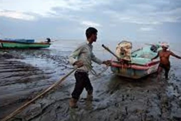 சிறுகடல் மீனவர்களுக்கிடையில் மோதல்: 4 பேர் வைத்தியசாலையில் - ஐவர் கைது