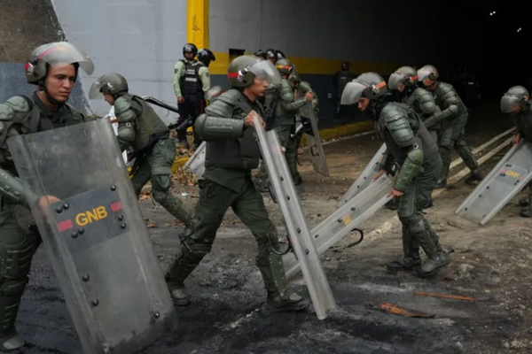 வெனிசுவேலாவின் ஜனாதிபதியாக மீண்டும் நிக்கோலஸ் மடுரோ : வெடித்தது போராட்டம்! | Maduro S Victory Protests And Clashes In Venezuela