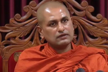 කොණ්ඩ රැවුල් වවාගෙන,දේශපාලනය කරමින්..සිටින විනය විරෝධි භික්ෂූන් ගැන අමරපුර මහා සංඝ සභාව ගත් දැඩි තීරණය..!