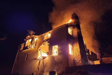 ஒற்றை பாம்பால் ஏழரை கோடி ரூபாய் வீட்டை சாம்பலாக்கிய நபர்.. வெளியான அதிர்ச்சி காரணம்!