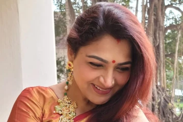 என்னுடைய செருப்பு சைஸ் 41.. தவறாக ட்வீட் செய்தவரை விளாசிய குஷ்பு