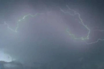 மின்னல் தாக்கி 12 வயது சிறுமி உயிரிழப்பு