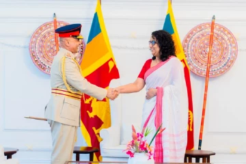 වැඩ භාරගැනීමෙන් පසු නව හමුදාපති පළමු වරට අගමැතිනිය හමුවෙයි
