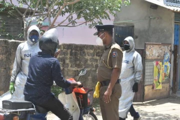 இவர்களை தெரியுமா? பொதுமக்களின் உதவியை நாடியுள்ள யாழ்.பொலிஸார்! புகைப்படங்கள்