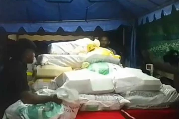 தெற்கு கடற்கரையில் மிதந்து வந்த 51 பொதிகள்