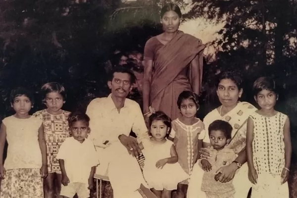 தத்துக்கொடுக்கப்பட்ட பிள்ளைகள்; 40 ஆண்டுகளுக்கு பிறகு அமெரிக்காவில் சந்தித்த அக்கா - தம்பி! | Sister Who Met In America After 40 Years Brother