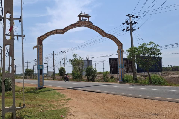 யாழில் இப்படியும் செய்வார்களா? அரங்கேற்றியது யார் ? மக்கள் வேதனை | Unextinguished Lamp Pillar In Jaffna Destroyed