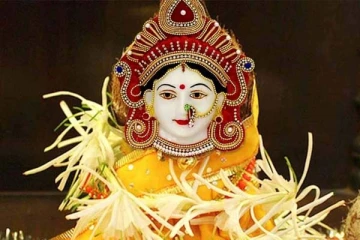 மகாலட்சுமி தேவியின் அருள் கிடைக்கனுமா? காலையில் எழுந்ததும் இதை பார்த்தால் அதிர்ஷ்டமாம்