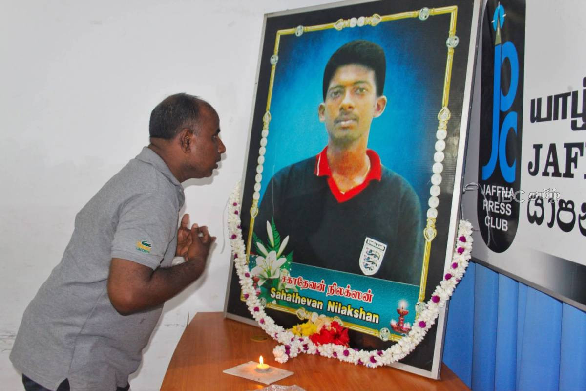 ஊடகவியலாளர் நிலக்சனின் 19 ஆவது ஆண்டு நினைவேந்தல் யாழில் அனுஷ்டிப்பு | Journalist Nilaksan S 19Th Death Anniversary ஊடகவியலாளர் நிலக்சனின் 19 ஆவது ஆண்டு நினைவேந்தல் யாழில் அனுஷ்டிப்பு | Journalist Nilaksan S 19Th Death Anniversary