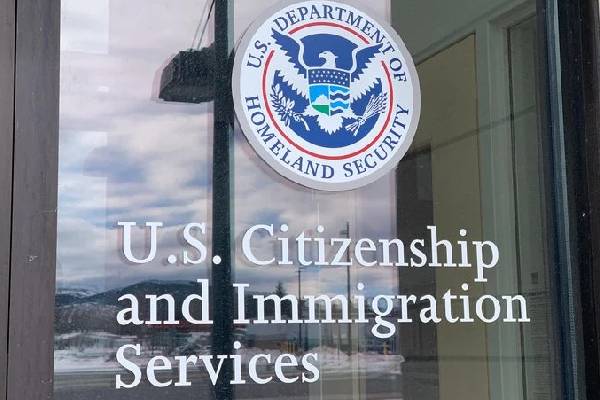 இந்தியர்கள் உட்பட... ஆயிரக்கணக்கானோரை வேலை இழக்க வைக்கும் புதிய அமெரிக்க சட்டம் | Us Ends Automatic Renewal Of Work Permits