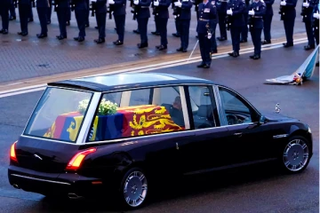 மகாராணியாரின் இறுதி ஊர்வலத்தின் கார் எத்தனை கோடி? அதில் இவ்வளவு பிரம்மாண்ட சிறப்புகளா?