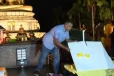 විහාරමහා දේවී උද්‍යානයේ සත්‍යග්‍රහය නිමා වීමත් සමඟ ඉදි කර තිබූ අට්ටාලය ගලවයි