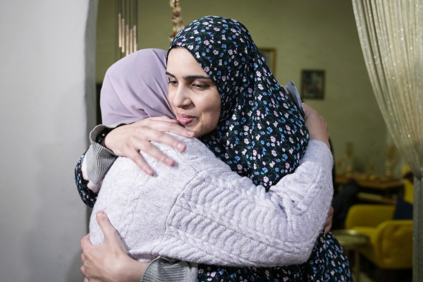 பணயக்கைதிகளுக்கு பதிலாக 39 பாலஸ்தீனியர்கள் விடுதலை | 39 Palestinians Freed In Exchange For Hostages