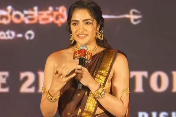 காந்தாரா சாப்டர் 1 விழாவில் கண்ணீர்விட்டு பேசிய நடிகை ருக்மிணி வசந்த்.. காரணம் என்ன? | Rukmini Vasanth Got Emotional In Kantara Pressmeet