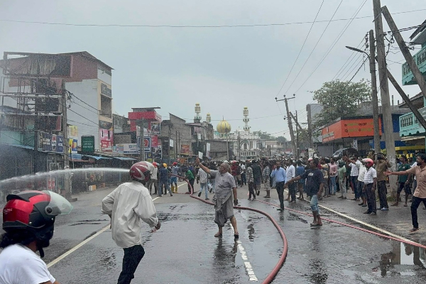 தமிழர் பகுதியில் தீயில் எரிந்து நாசமான வியாபார நிலையம் | Fire Spreads Two Business Centers In Vavuniya தமிழர் பகுதியில் தீயில் எரிந்து நாசமான வியாபார நிலையம் | Fire Spreads Two Business Centers In Vavuniya