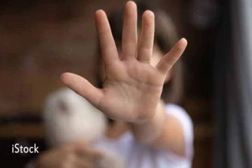 10 ஆண்டுகளாக பயங்கரம்! மயக்கத்தில் மனைவியை மற்ற ஆண்களுக்கு விருந்தாக்கிய கணவன்