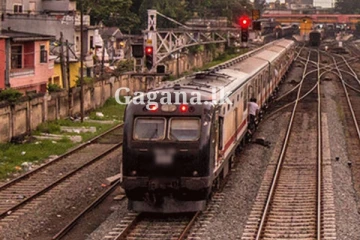 බස්වල කෝච්චිවල යනව නම් පරිස්සමෙන්... අලුත්ම ගැජට් එකකින් වැඩක් කරන කල්ලියක් මාට්ටු....