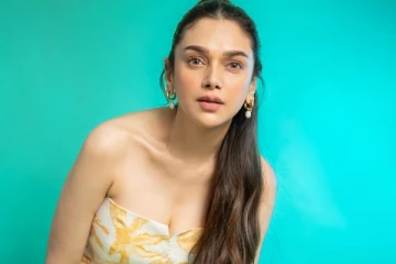 நடிகை அதிதி ராவ் கிளாமர் உடையில் ஹாட் போட்டோஷூட்