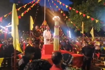 மாவீரர் உறவுகளால் நிறைந்து வழிந்த முள்ளியவளை துயிலுமில்லம்(படங்கள்)