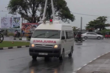 மனைவியின் கழுத்தை கத்தியால் வெட்டிய கணவன்! திருகோணமலையில் சம்பவம்