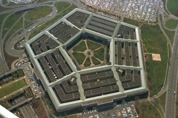 பென்டகன் பாதுகாப்பு பகுதிக்குள் நுழைந்த கோழிக்கு காவல்