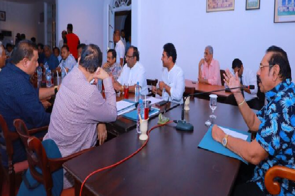 சகாக்களுடன் மஹிந்த மந்திராலோசனை! | Mahinda Mandiralosan With Colleagues