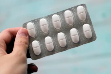 கொரோனா தடுப்பூசி போடும் முன் இந்த மாத்திரையை எடுத்துக்கொள்ளவேண்டாம்... சுவிஸ் நிபுணர்கள் எச்சரிக்கை