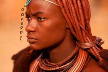 வாழ்நாளில் ஒரு முறை மட்டுமே குளிக்கும் பழங்குடியின பெண்கள்.., எங்கிருக்கிறார்கள் தெரியுமா?