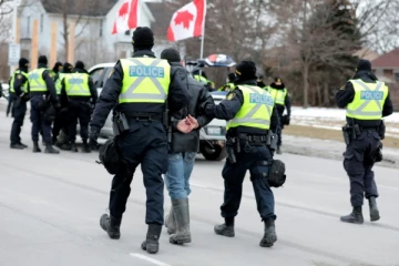 புலம்பெயர்ந்தவர்கள் மீது மோசமான இனவெறி தாக்குதல்-செய்திகளின் தொகுப்பு