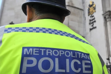 பெண்ணை பாலியல் துஷ்பிரயோகம் செய்த 2 பிரித்தானிய பொலிஸார்: பதிவு செய்யப்பட்ட 4 குற்ற வழக்குகள்