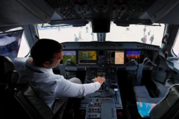 தொழிற்சங்க போராட்டத்தில் குதித்துள்ள விமானிகள்