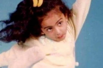 இந்த போட்டோவில் இருக்கும் குழந்தை யார் தெரியுமா? தற்போது முன்னணி ஹீரோயின் தான்