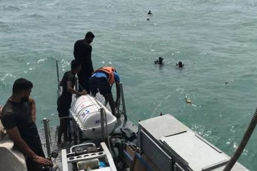 ஆபத்தான பொருட்களுடன் இலங்கை வந்த வெளிநாட்டு படகு;  சிக்கிய வெளிநாட்டவர்!