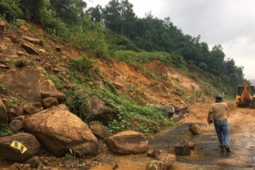 நாட்டில் ஐந்து மாவட்டங்களுக்கு மண்சரிவு எச்சரிக்கை