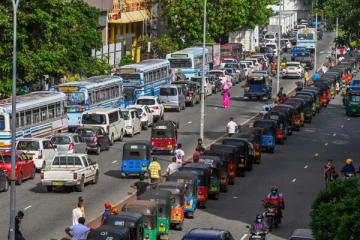 අර්බුදයක් ඇති වෙන්නම ඕන මිනිස්සුන්ට පාඩම් ඉගෙන ගන්න.