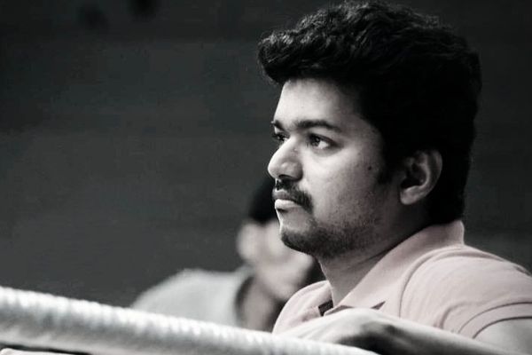 திரைப்படங்களில் தொடர்ந்து விமர்சனங்களுக்கு உள்ளாகும் விஷயம் ! அப்போது அட்வைஸ் செய்த தளபதி விஜய்