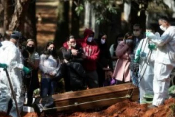 ஒரே நாளில் கொரோனாவால் 3,668 பேர் உயிரிழப்பு.. பீதியில் மக்கள்; கதறும் நாடு!