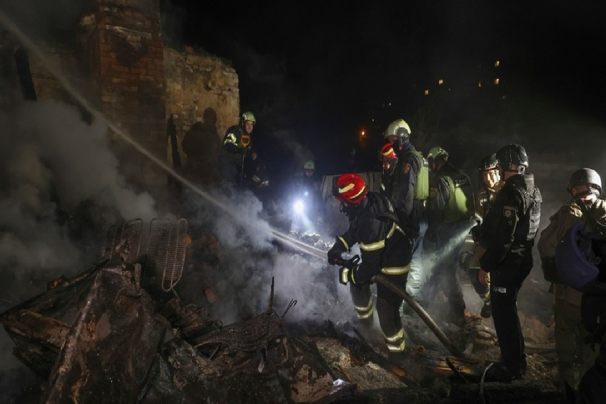 உக்ரைன் மீது ரஷ்யா ட்ரோன் தாக்குதல் ; 4 பேர் பலி | Russian Drone Strike On Ukraine Kills Four