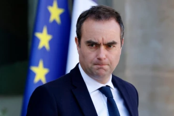 பிரான்ஸ் பட்ஜெட் வாக்கெடுப்பு: பிரதமர் தலை தப்பியது