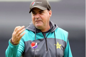 கனத்த இதயத்துடன் விடைபெறுகின்றேன் ; மிக்கி ஆர்தர் கவலை