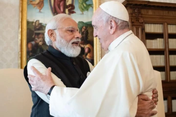 ﻿கடவுளை சந்தித்த போப்; மோடி-போப் கிண்டலுக்கு காங்கிரஸ் மன்னிப்பு!