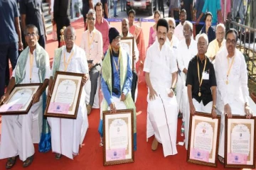 எஸ்.வி.ராஜதுரைக்கு அம்பேத்கர் விருது - முதலமைச்சர் மு.க.ஸ்டாலின் வழங்கினார்.