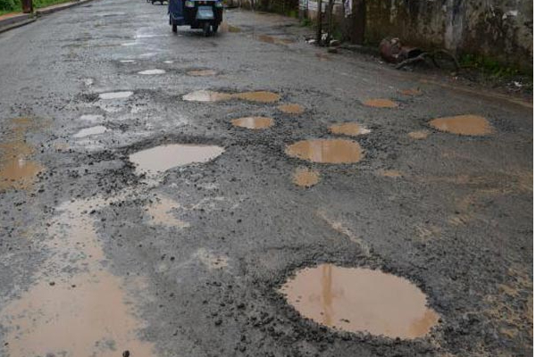 ஹீரோவான தமிழன்! கல்யாணத்திற்கு சேர்த்த பணத்தில் கிராமத்திற்கு சாலை அமைத்து புதிய புரட்சி | Tamil Nadu Techie Spends Marriage Savings