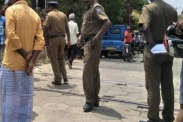 இரண்டு மாடி கட்டடத்தில் இருந்து வீழ்ந்து ஒருவர் பலி | One Person Death In Falling From A Tall Building