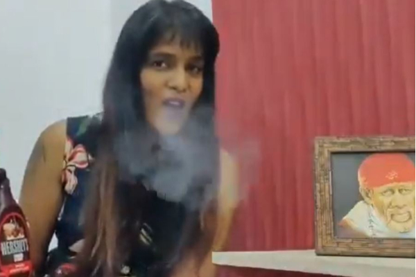 கஞ்சா அடித்து சாய் பாபா முகத்தில் புகை விட்ட மீரா மிதுன் - கொந்தளித்த பக்தர்கள் | Meera Mithun Kanja Smoke To Saibaba Priests Angry கஞ்சா அடித்து சாய் பாபா முகத்தில் புகை விட்ட மீரா மிதுன் - கொந்தளித்த பக்தர்கள் | Meera Mithun Kanja Smoke To Saibaba Priests Angry