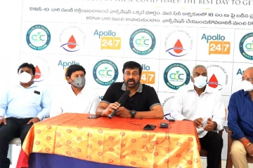 தெலுங்கு திரைப்படத் தொழிலாளர்களுக்கு இலவச தடுப்பூசியை வழங்கிய நடிகர் சிரஞ்சீவி!