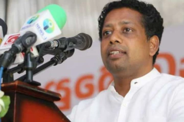 யாருடைய காலடியிலும் மண்டியிட வேண்டிய அவசியம் இல்லை! - வேலு குமார் எம்.பி